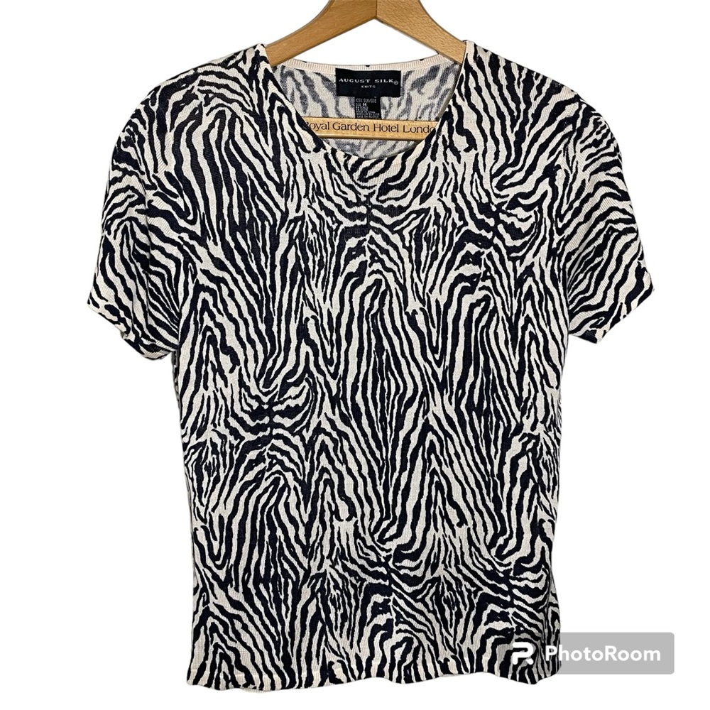 August Silk Knits, animal print short sleeved 100% silk top. Women’s Medium